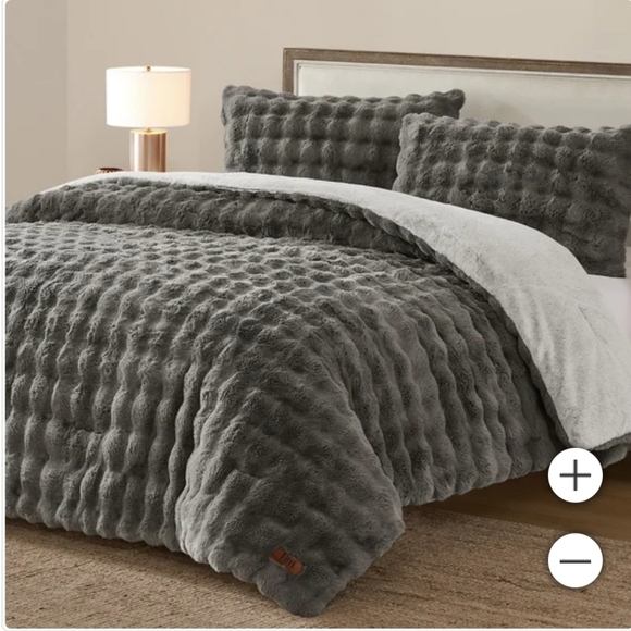 (5)Frye faux-fur comforter set - Picture 1 of 7